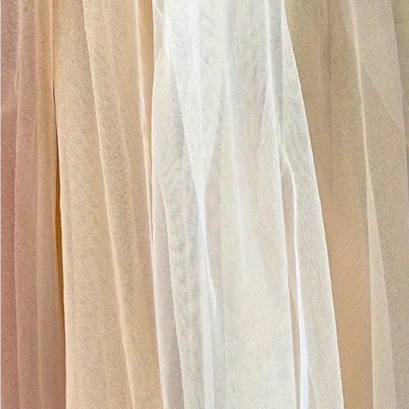 Princess Veils, Style Whisper Veil, knee length 48” no edge. - Picture 4 of 5